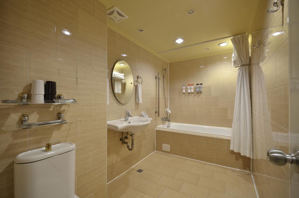 Goodness Hotel Kaohsiung Luaran gambar